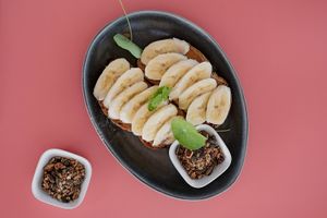 Toasted bread, peanut butter, banana and cinnamon at O Finalmente in Manta Rota