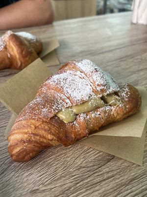 Croissant with pistacchio filing, best one I’ve ever eaten 🫶🏻  at Vegustibus in Rome