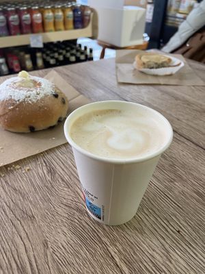 Cappuccino con latte di avena  at Vegustibus in Rome