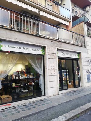 The entrance at Vegustibus in Rome