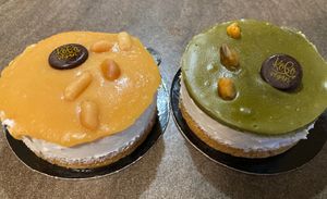 Vegan cheesecakes, salted caramel and pistacchio  at Vegustibus in Rome