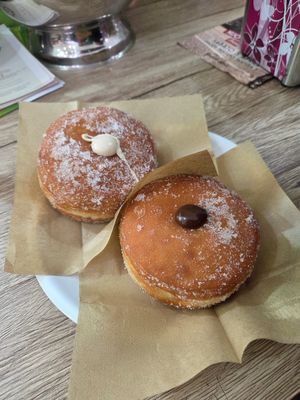 Bomba di nocciola e di cioccolato bianco at Vegustibus in Rome