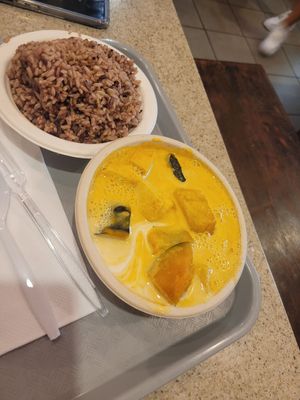 curry with brown rice at Thai Vegan in Santa Monica