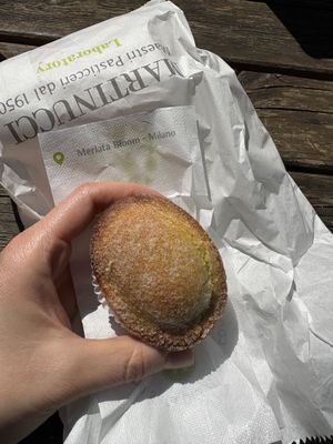 Pasticciotto alla crema   at Bar Pasticceria Martinucci Laboratory in Alberobello