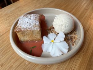 MEXICAN TRES LECHES TORRIJA
Tres leches soaked brioche set on a sweet guava salsa accompanied by an ice cream of almond and white chocolate at Madre in Amsterdam