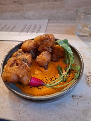 Califlowerwings (so lecker!) at Madre in Amsterdam