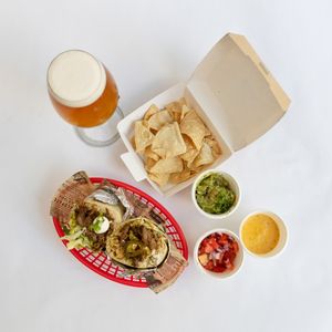 Combo burrito y nachos con toppings at Janari in Ciudad Real