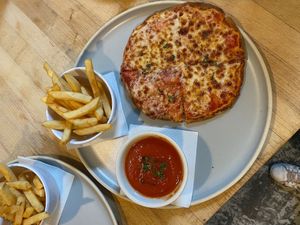 Experience a delightful midday break with our lunch special at Passione Pizza! Choose from an array of options, including mouthwatering vegan pizza and pasta. Complement your meal  at Passione Emporio on 5th in Berkeley