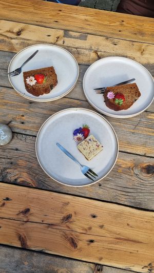 Banana a bread and flower cake at Kula in Rotterdam