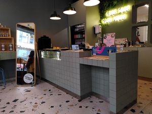 Counter where you order at Theory in Levallois-perret