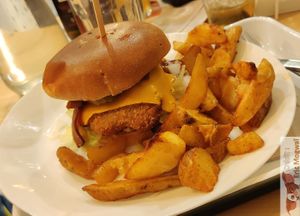 Vegan Bacon, chicken, cheese at Theory in Levallois-perret