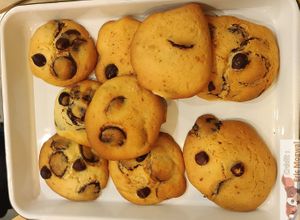 Cookies with nuts at Theory in Levallois-perret