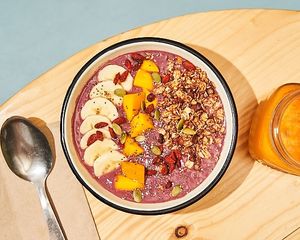 Notre Mango Açai Bowl 🥭 at Theory in Levallois-perret