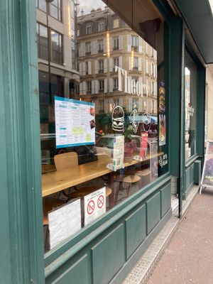  at Theory in Levallois-perret