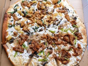 Half thai chick’n, half bbq chick’n at Pi Vegan Pizzeria in Seattle