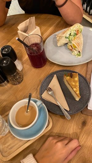 you can have sweets but als wraps and other meals at Share Sweet and Espresso Bar in Prague