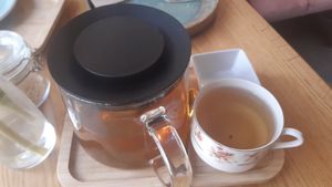 Tea at Share Sweet and Espresso Bar in Prague