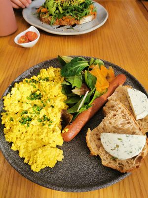 Scrambled tofu at Share Sweet and Espresso Bar in Prague