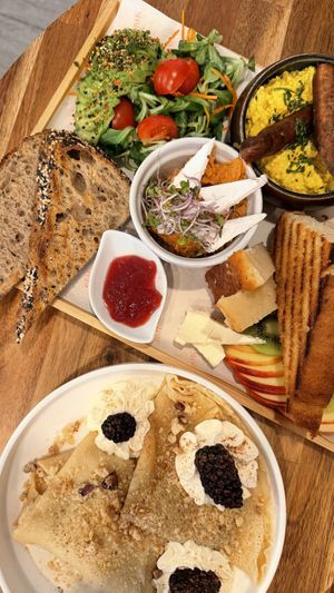 Brunch pour deux et crêpes 🥞   at Share Sweet and Espresso Bar in Prague