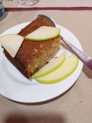 Apple cake at Vegan Mount in Barcelona