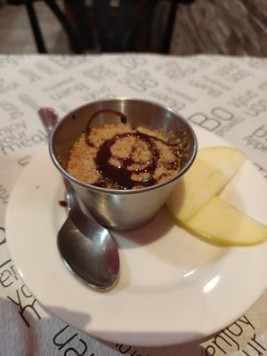 Crumble de manzana at Vegan Mount in Barcelona