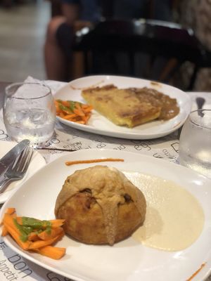 Papas (front) + Seitan (back)  at Vegan Mount in Barcelona