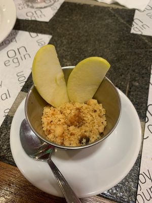 Crumble de manzana at Vegan Mount in Barcelona