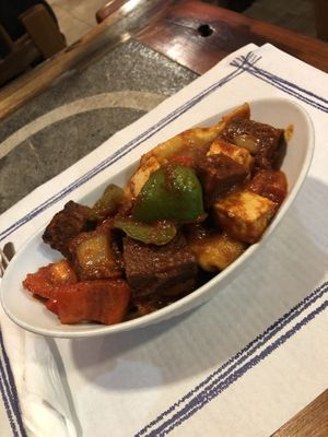 Mo-mo (dumplings) with tofu and seitan, tomato, onion and pepper  at Vegan Mount in Barcelona