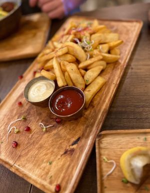 Fries + vegan dips  #Veganuary at Ezim Cafe in Frankfurt