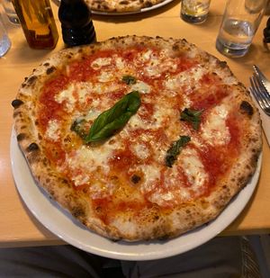 pizza margeritha with vegan cheese  at Pizzeria Lume in Funchal