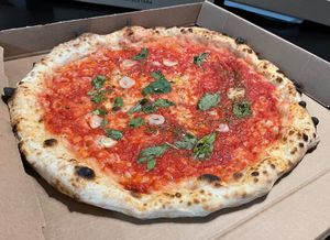 Tomato pizza at Pizzeria Lume in Funchal