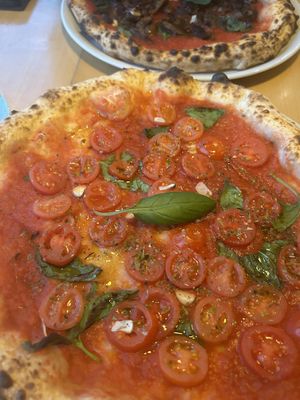 Marinara pizza  at Pizzeria Lume in Funchal