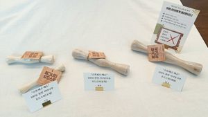 stress-relief chewing sticks (cinnamon wood) #Veganuary at Vegan Pet Food - 비견 in Seoul