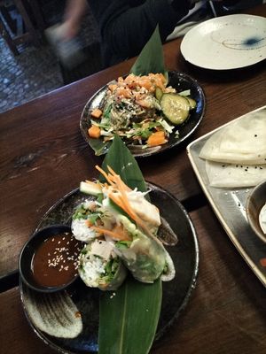Summer rolls and algae salad at Vegang - P-Berg in Berlin