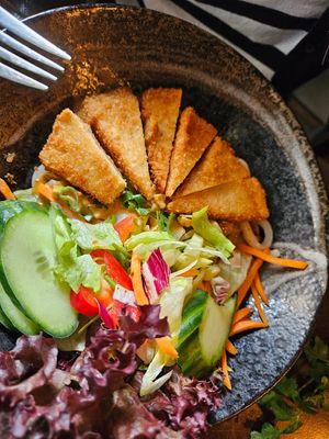 'Sesamì': udon noodles with breaded soy chicken in creamy sesame-chili sauce (14.9€) at Vegang - P-Berg in Berlin