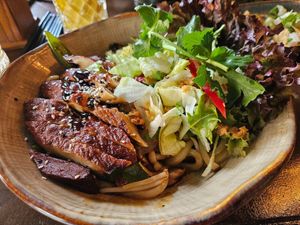 'Udon Know Me': udon noodles with crispy seitan duck & mushrooms in oyster sauce (16.9€) at Vegang - P-Berg in Berlin