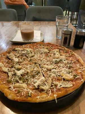 Vegan pizza   at Greenr Cafe in New Delhi