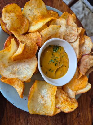 Hand cut chips with manho sauce at Greenr Cafe in New Delhi