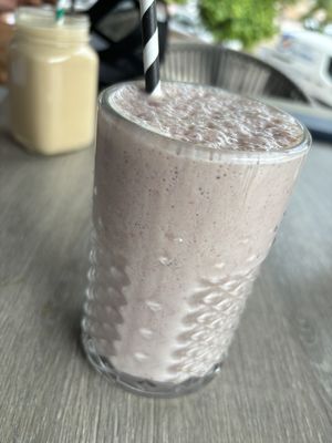 Strawberry split with oat milk   at Sisters Coffee Shop And Kitchen in Tenerife