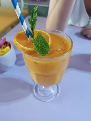 Mango and passion fruit juice at Eixampeling in Barcelona