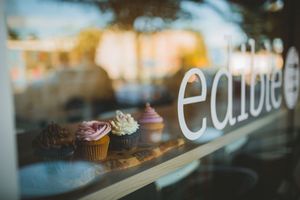 Cupcakes in the window at Edible Flours in Vancouver
