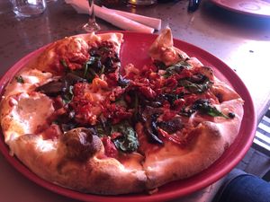 10” build your own pizza with vegan cheese, mushrooms, sun-dried tomatoes, and spinach… they have vegan cheese, but it is not listed on the menu. You have to ask for it.  at IL Vicino in Santa Fe
