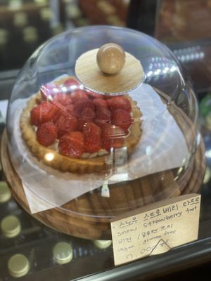 Cute strawberry vegan & gluten free tart  at Sunshine Parlour in Seoul