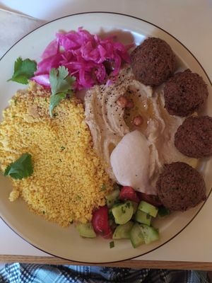 Great platter. The pickles were shockingly good, just needs more cilantro at Sunshine Parlour in Seoul