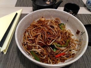 Gebratene Nudeln mit Rind at Zen Noodle in Darmstadt