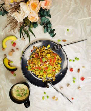 For all the avocado lovers: here's the perfect meal! Top it off with some vegan corn soup at Vegan Resort 啼岸 in Taipei