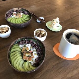 Smoothie bowl at Cafe Jogam in Seoul