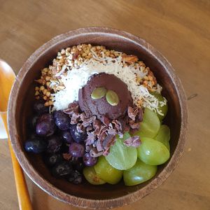 choco yo regular yo blueberries grapes nibs nut-free granola coconut ..some seeds at Cafe Jogam in Seoul