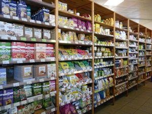 One aisle with a selection of bread and cake mixes, textured soy protein as well as different kinds of salt and baking ingredients. at VG Biomarkt Neustadt in Dresden