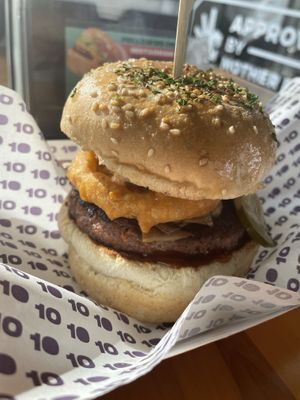 BBQ meltdown burger: was fantastic!!  at Diez de Diez - 10/10 in San Salvador